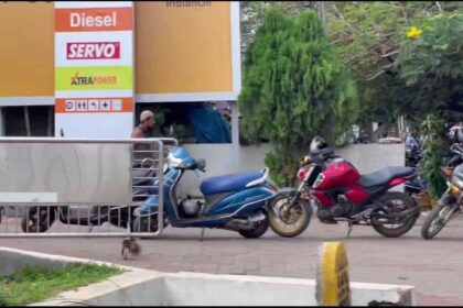 Petrol price hike leads to a long queue at a petrol pump in Bhubaneswar
